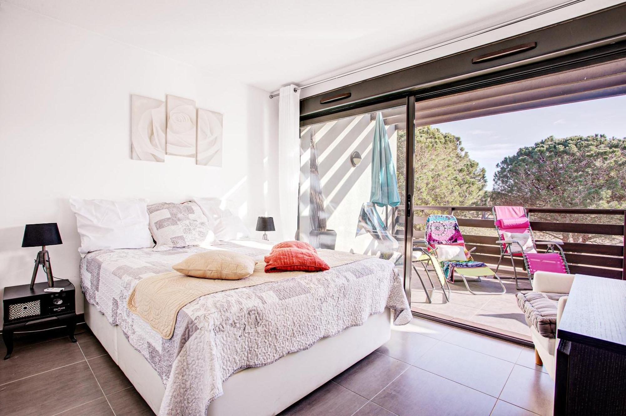 Vert Paradis - Vue Apaisante Sur Golf, Pins Parasols, 2E Etage - 80 M2 Dont Terrasse Avec Pergola, 2 Chambres, 3Et Iles, 3 Clim, Wifi - Piscine, Parking Et Park A Velos, Ascenseur - En Option Linge, Menage - Pistes Cyclables, Mer A Proximite سان سيبريان المظهر الخارجي الصورة