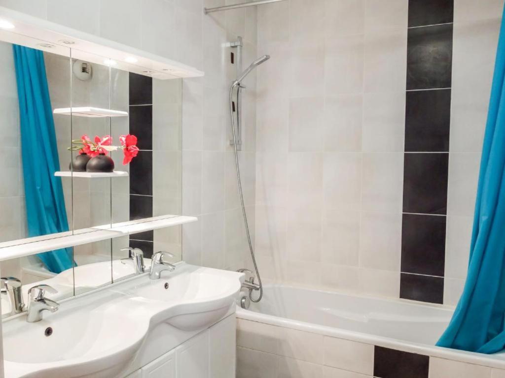 Vert Paradis - Vue Apaisante Sur Golf, Pins Parasols, 2E Etage - 80 M2 Dont Terrasse Avec Pergola, 2 Chambres, 3Et Iles, 3 Clim, Wifi - Piscine, Parking Et Park A Velos, Ascenseur - En Option Linge, Menage - Pistes Cyclables, Mer A Proximite سان سيبريان المظهر الخارجي الصورة