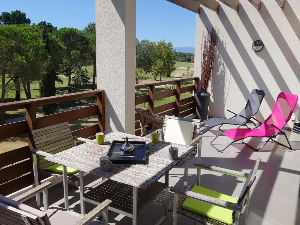 Vert Paradis - Vue Apaisante Sur Golf, Pins Parasols, 2E Etage - 80 M2 Dont Terrasse Avec Pergola, 2 Chambres, 3Et Iles, 3 Clim, Wifi - Piscine, Parking Et Park A Velos, Ascenseur - En Option Linge, Menage - Pistes Cyclables, Mer A Proximite سان سيبريان المظهر الخارجي الصورة